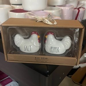 Rae Dunn rooster salt and pepper